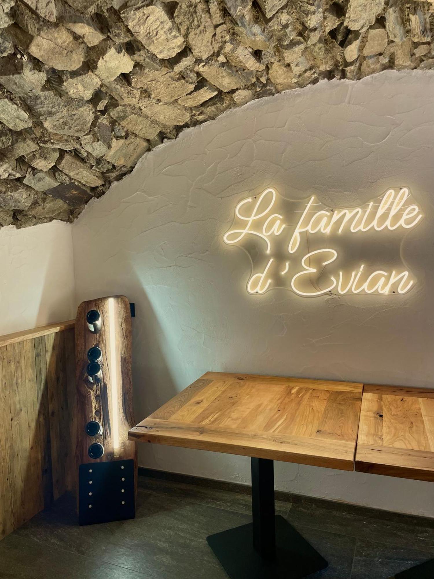 La Famille D'Evian Hotel วิลเนอเวอ ภายนอก รูปภาพ